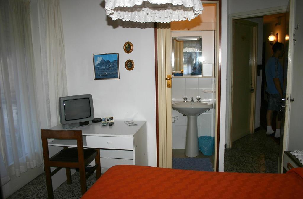 Albergo Martinet Vernante Pokoj fotografie